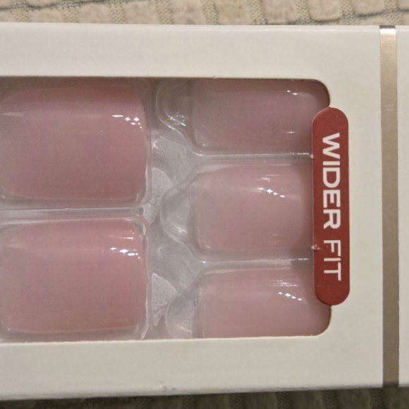 Kiss New impress wider fit fake nails - Picture 3 of 3